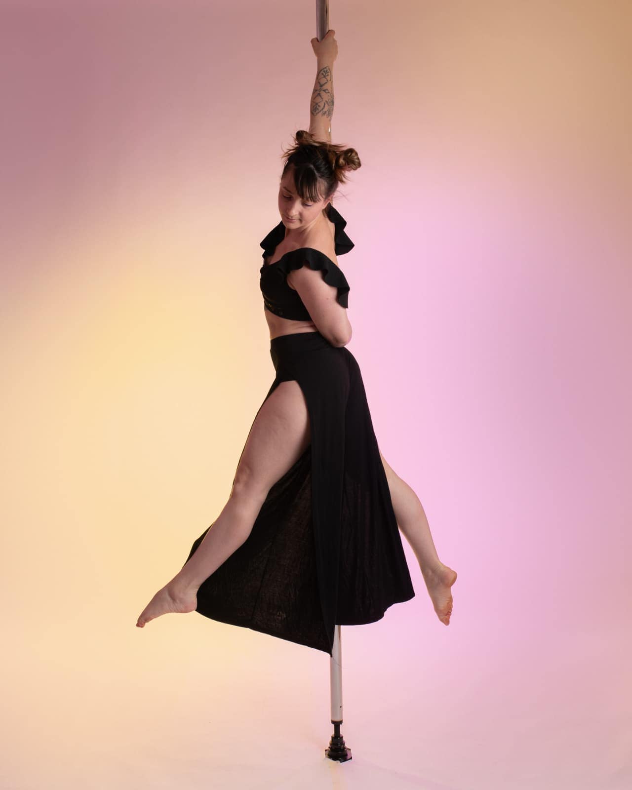 L'équipe - Tonic & Aerial Center - Ton école de pole dance à Aix-en-Provence et Venelles L'équipe - Tonic aerial center prof pole dance aix en provence venelles Laurie - Tonic & Aerial Center - Ton école de pole dance à Aix-en-Provence et Venelles