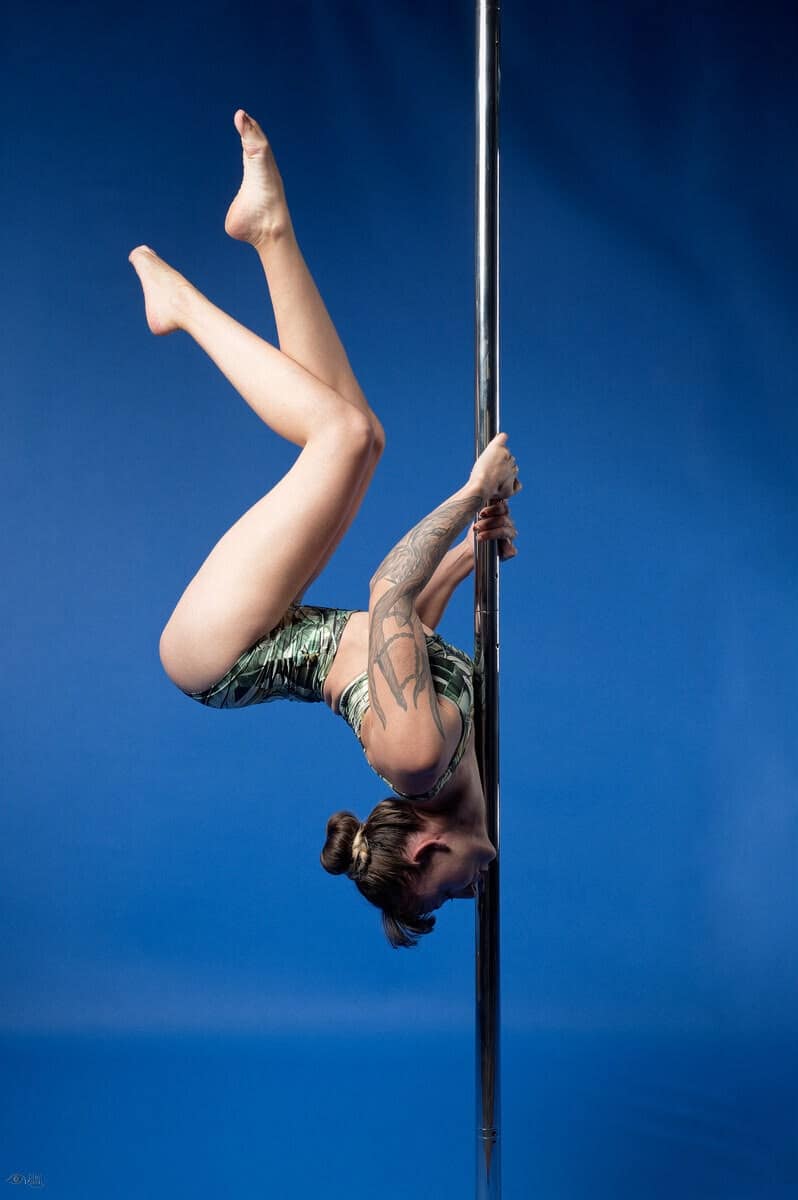 L'équipe - Tonic & Aerial Center - Ton école de pole dance à Aix-en-Provence et Venelles L'équipe - Tonic aerial center prof pole dance aix en provence venelles Alicia 6 - Tonic & Aerial Center - Ton école de pole dance à Aix-en-Provence et Venelles